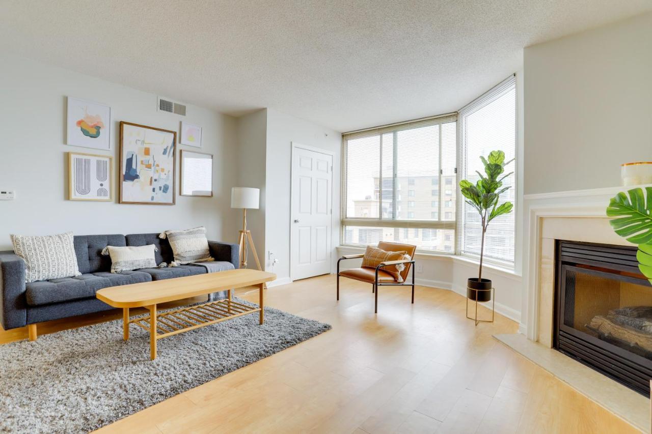 Elegant And Charming Condo At Ballston With Pool Arlington Exterior photo
