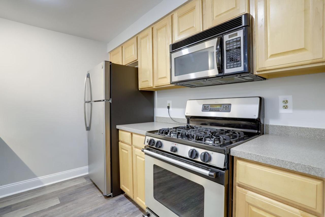 Elegant And Charming Condo At Ballston With Pool Arlington Exterior photo