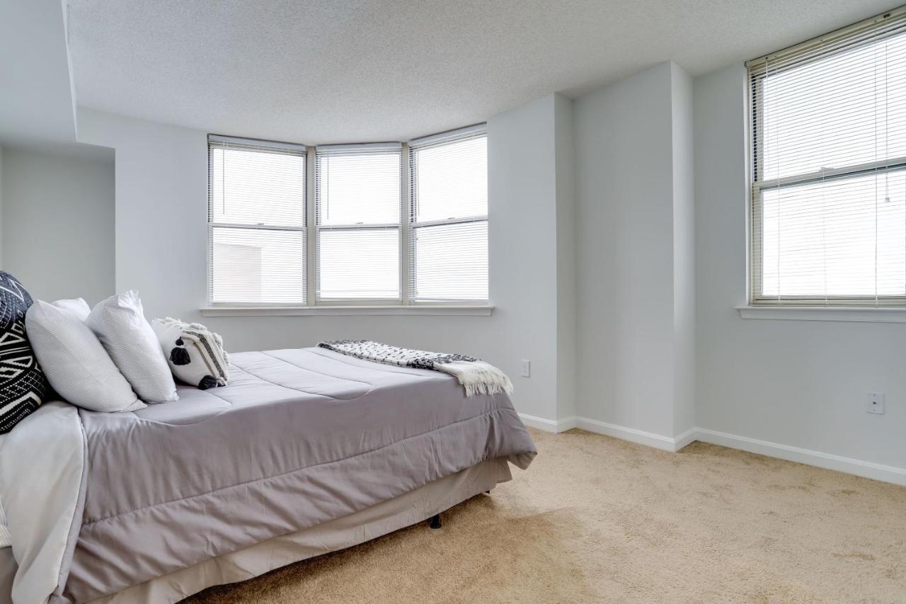 Elegant And Charming Condo At Ballston With Pool Arlington Exterior photo