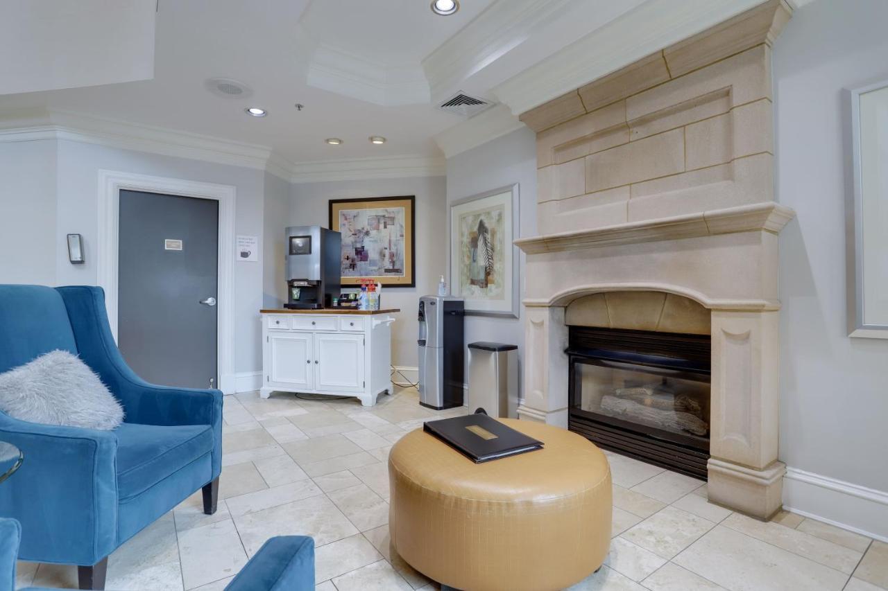 Elegant And Charming Condo At Ballston With Pool Arlington Exterior photo